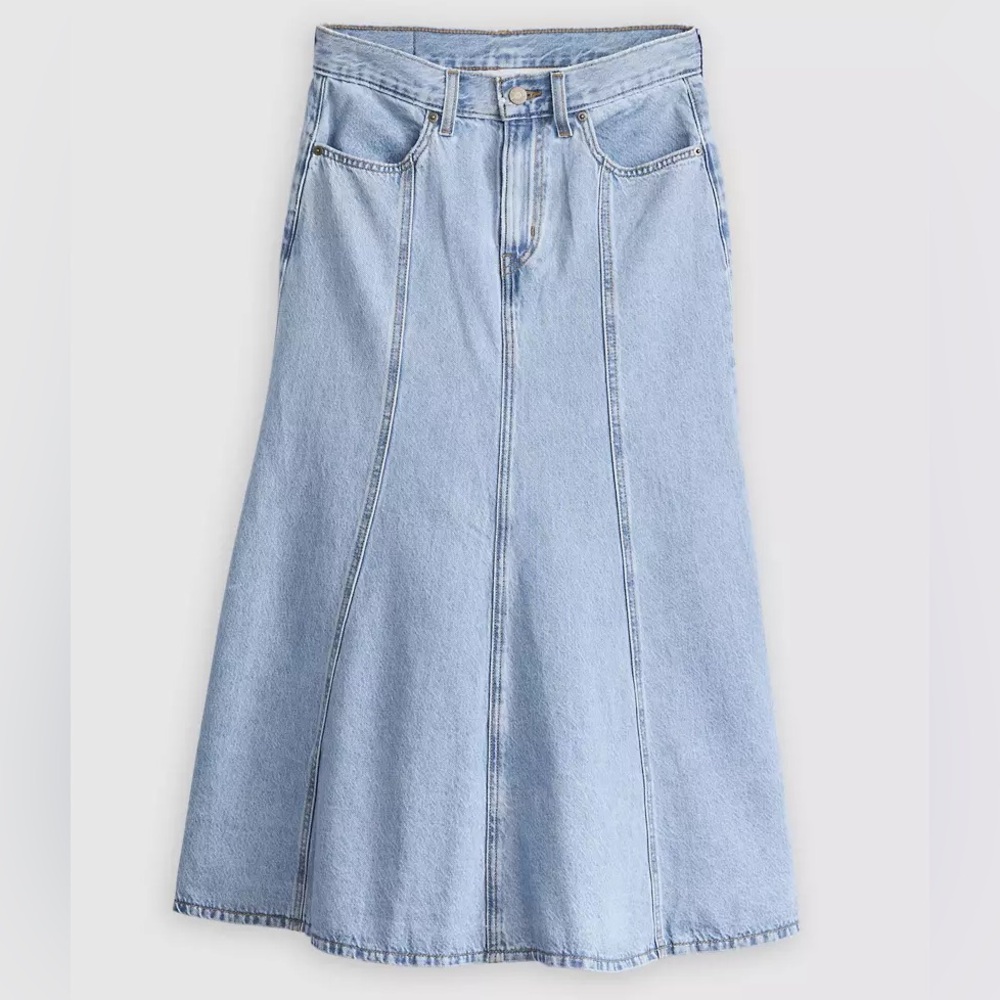 NWT Levi’s FIT AND FLARE SKIRT denim medium light wash 27 - Picture 2 of 10